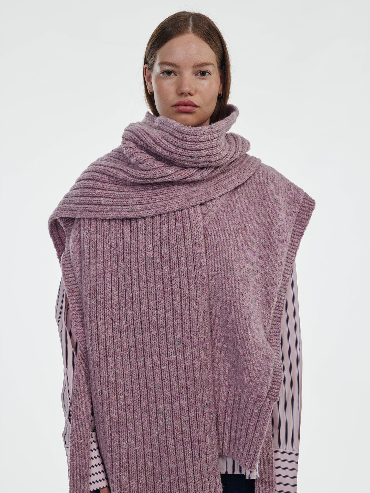 Donegal V-Neck Tied Wool Vest - Pink